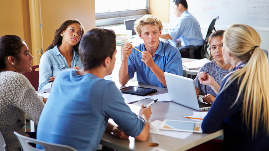 Orientation post-bac : pourquoi privilégier une formation généraliste ? ORIENTATION POST BAC FORMATION GENERALISTE
